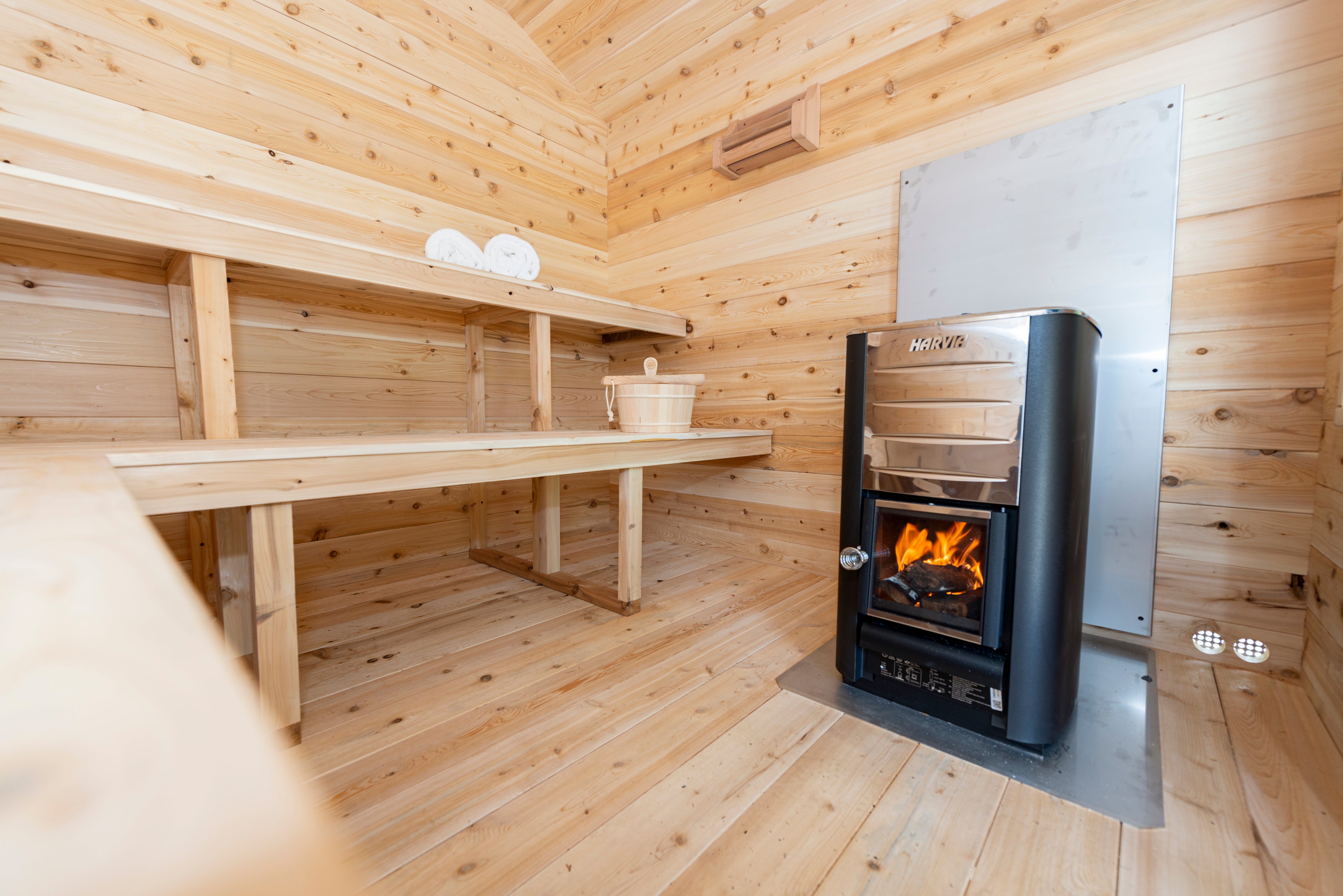 Dundalk LeisureCraft Georgian Cabin Sauna (4-6 Person) CTC88W