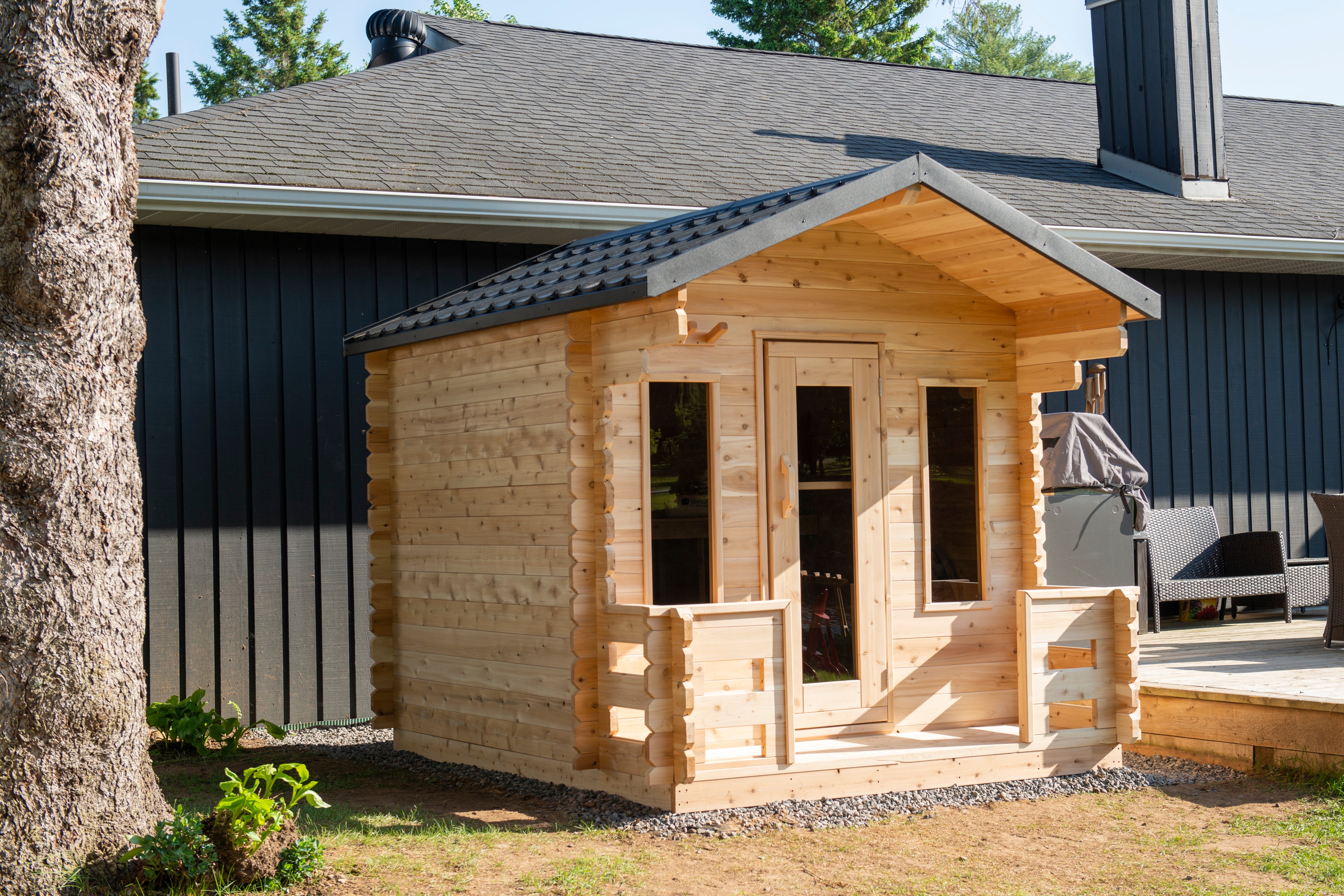 Dundalk LeisureCraft Georgian Cabin Sauna with Porch (2-6 Person) CTC88PW