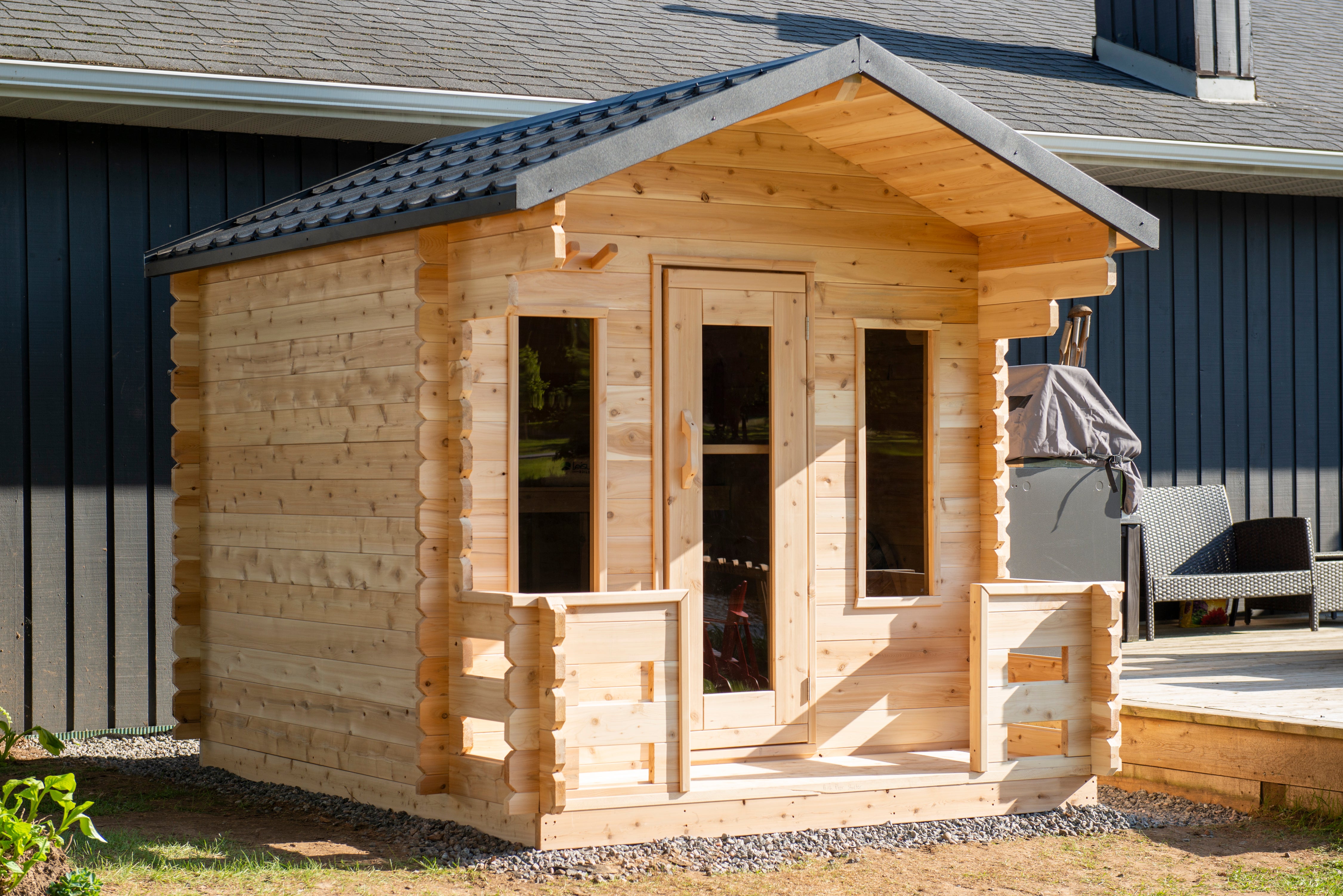 Dundalk LeisureCraft Georgian Cabin Sauna with Porch (2-6 Person) CTC88PW