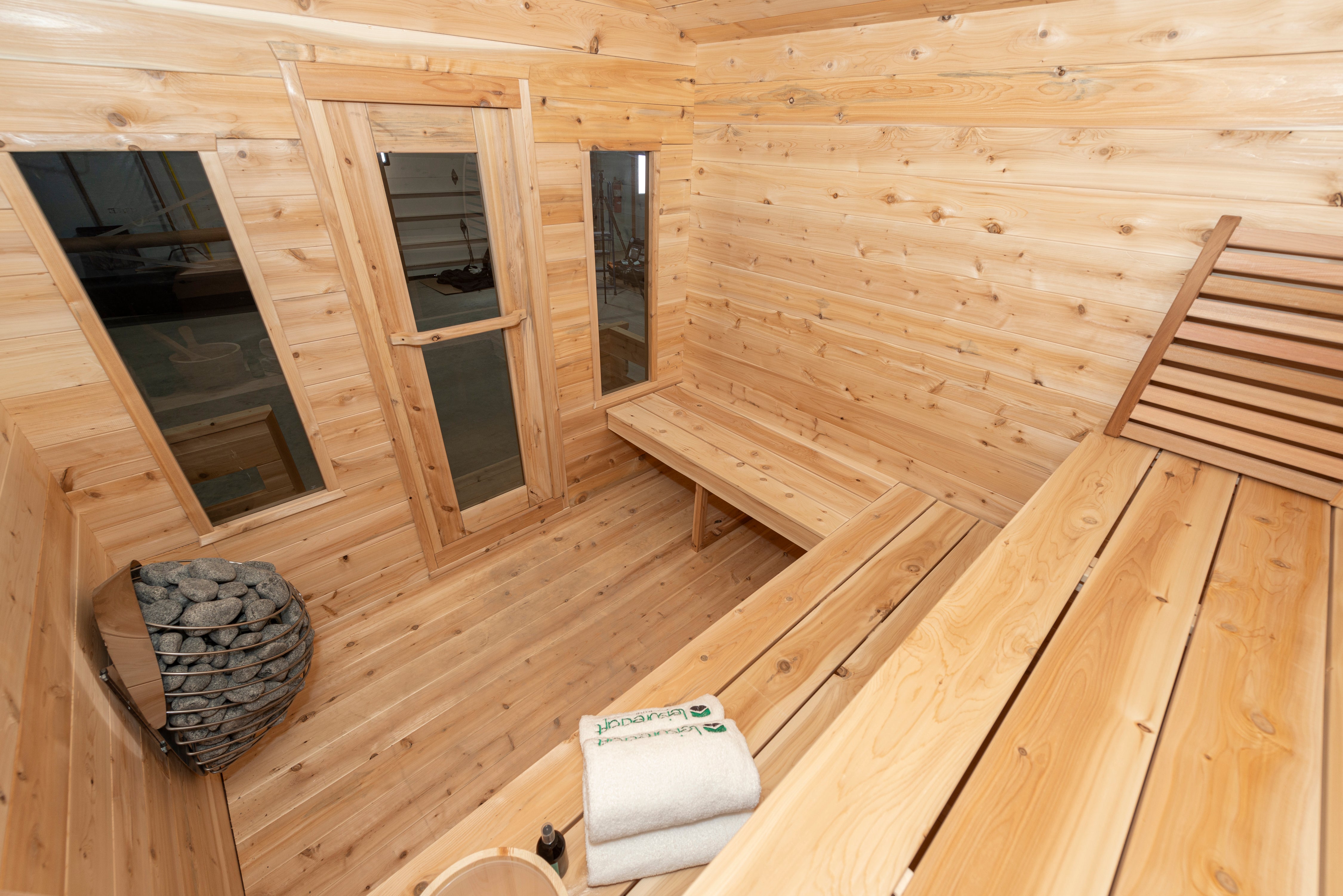 Dundalk LeisureCraft Georgian Cabin Sauna with Porch (2-6 Person) CTC88PW